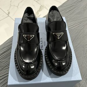 Prada loafers size 38.5 worn a few times great condition comes with box dust bag